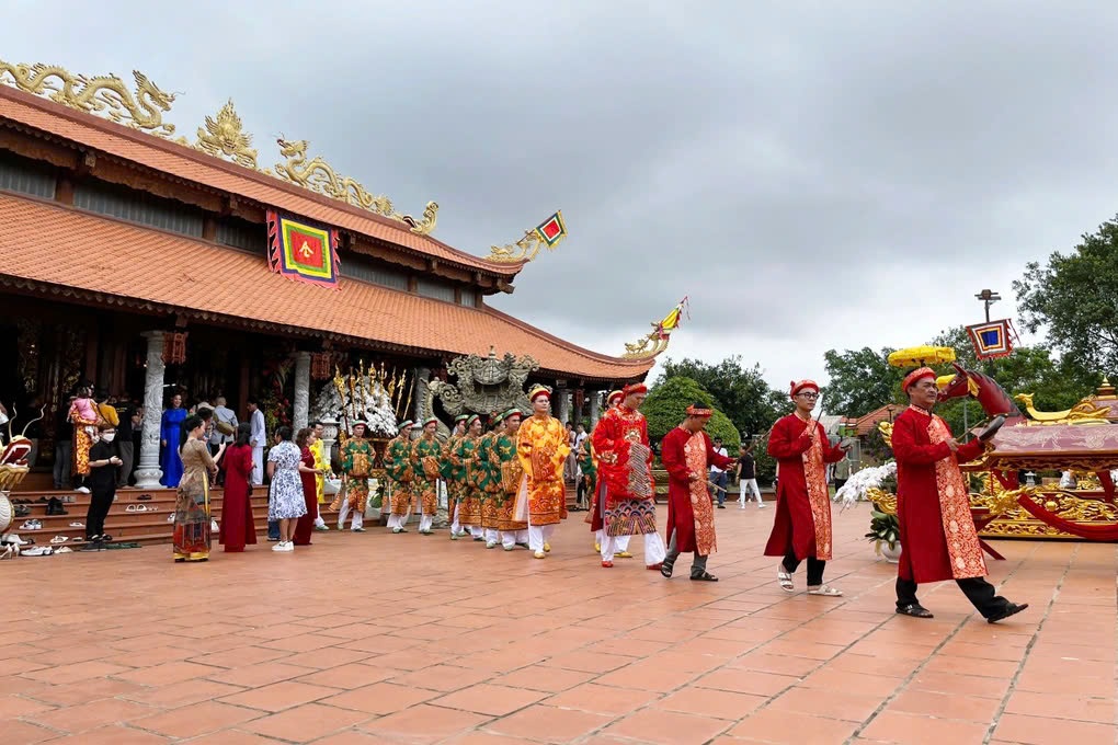 Nhà thờ tổ Hoài Linh 